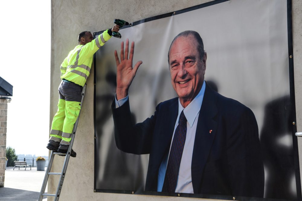 Porträt von Jacques Chirac am Museum Quai Branly in Sarran (Bild: Agnes Gaudin/AFP)