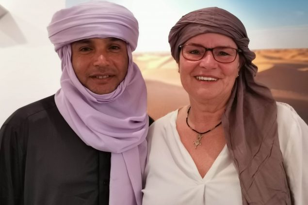 Nomadenführer Habib und Ursula Dahmen (Bild: Raffaela Schaus/BRF)
