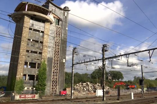 Abriss des Montzener Bahnhofs (Bild: BRF Fernsehen)