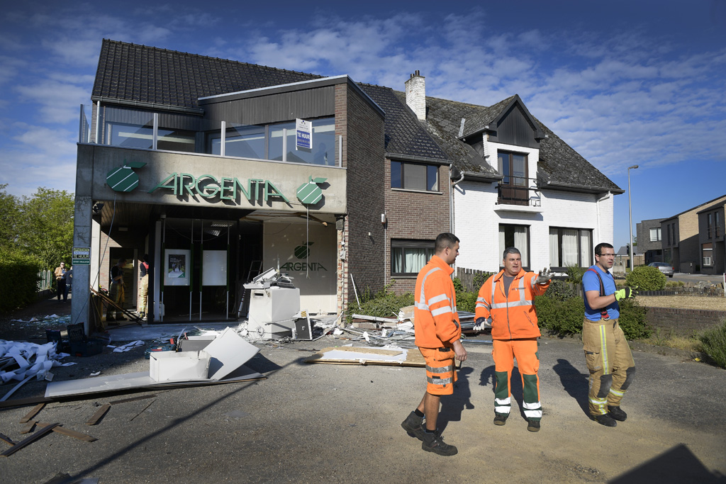 gesprengter Bankautomat der Argenta-Bank (Foto: Yorick Jansens, Belga)