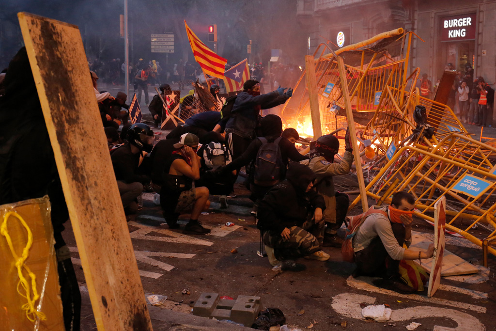 Chaos in Barcelona (Bild: Pau Barrena/AFP)