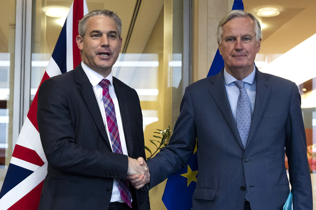Brexit-Minister Stephen Barclay und der EU-Brexit-Unterhändler Michel Barnier (Foto: Francisco Seco / POOL / AFP)