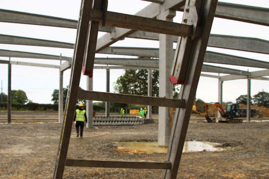 Fachkräftemangel im Baufach - Baustellentag der CSC auf dem Bpost-Gelände in Lontzen (Bild: Chantal Scheuren/BRF)