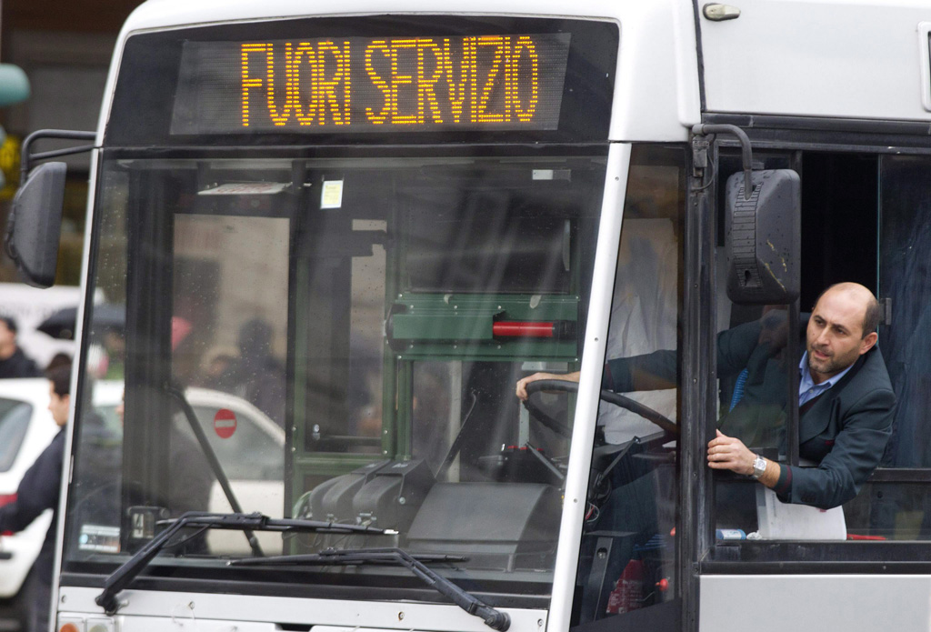 Bus in Rom, streikbedingt außer Betrieb (Foto: Claudio Peri, AFP)
