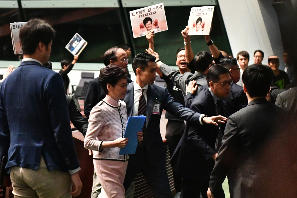 Hongkongs Regierungschefin Lam (Bild: Anthony Wallace/AFP)