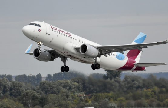 Eurowings-Flugzeug beim Start in Düsseldorf (Bild: Ina Fassbender/AFP)