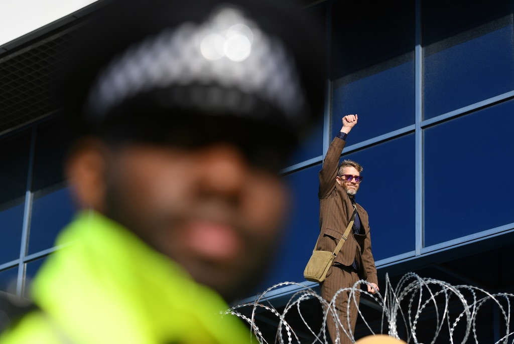 Aktivist bei einer Demo der Gruppe "Extinction Rebellion" in London (Bild: Daniel Leal-Olivas/AFP)