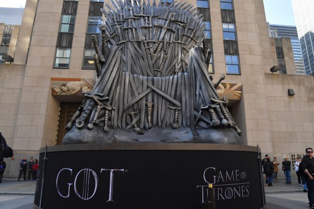 Game-of-Thrones-Display vor der Radio City Music Hall in New York (Foto: Angela Weiss / AFP)