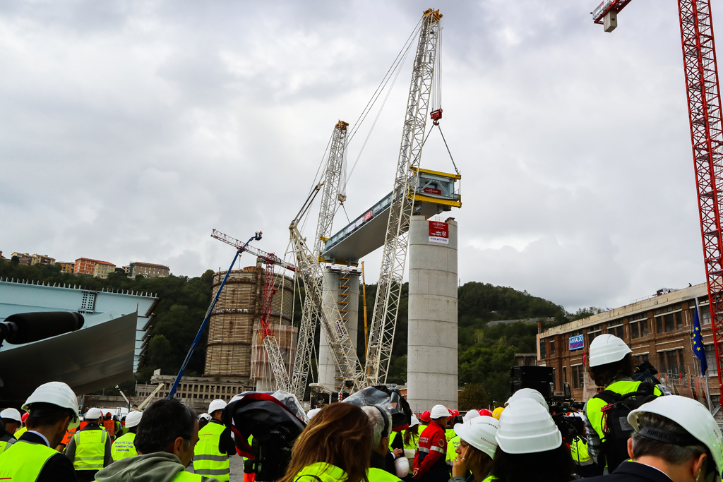 Neue Brücke in Genua (Bild: Valery Hache/AFP)