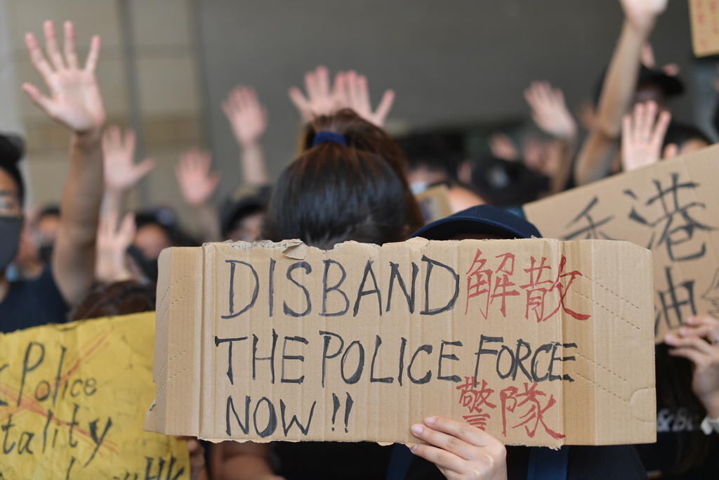 Proteste gegen Polizeigewalt in Hongkong (Bild: Nicolas Asfouri/AFP)