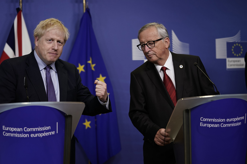 Großbritanniens Premier Boris Johnson und EU-Kommissionspräsident Jean-Claude Juncker (Bild: Kenzo Tribouillard/AFP)