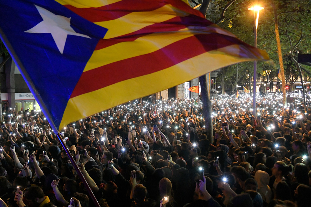 Protest in Barcelona (Bild: Lluis Gene/AFP)
