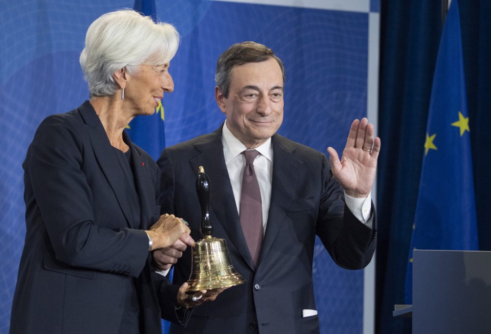 Christine Lagarde und Mario Draghi in Frankfurt (Bild: Boris Roessler/Pool/AFP)