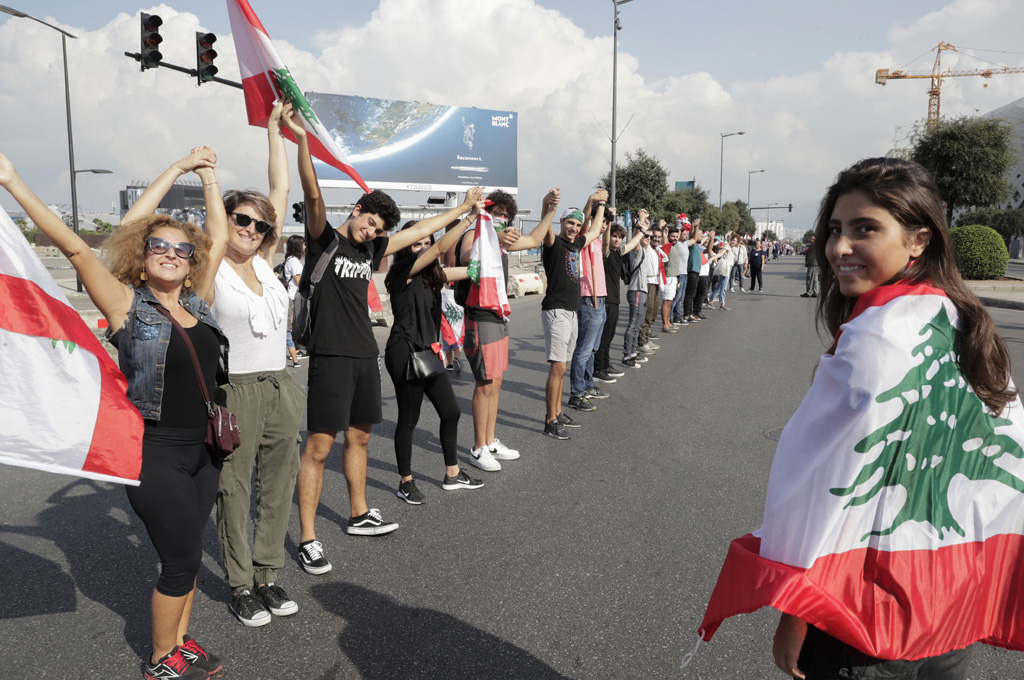 Menschenkette in Beirut (Bild: Anwar Amro/AFP)