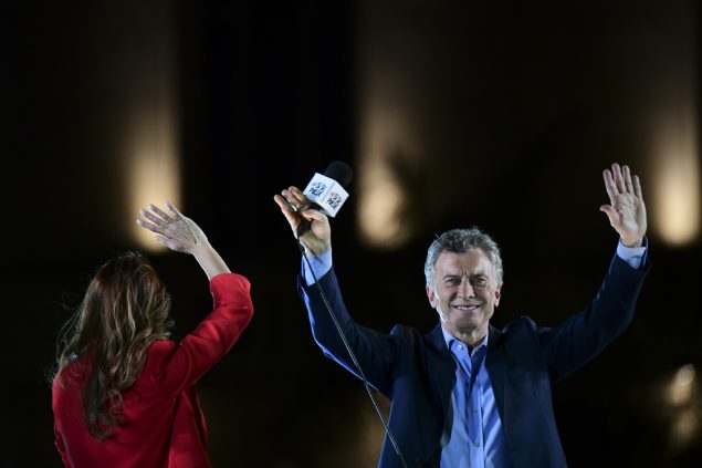 Argentiniens Präsident Mauricio Macri und seine Frau bei einer Wahlkampfveranstaltung am 24. Oktober in Cordoba (Bild: Ronaldo Schemidt/AFP)