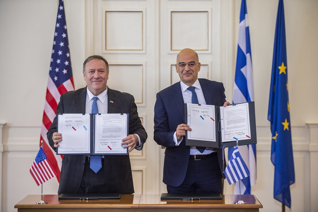 US-Außenminister Mike Pompeo und sein griechischer Amtskollege Nikos Dendias (Bild: Angelos Tzortzinis/AFP)