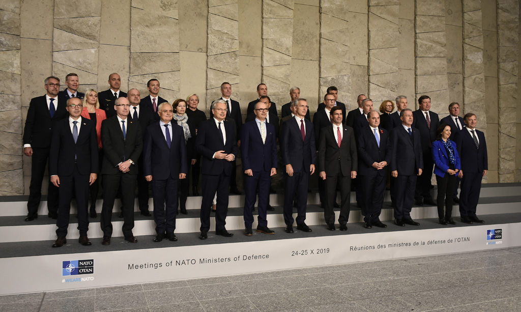 Die Nato-Verteidigungsminister in Brüssel (Foto: John Thijs, AFP)