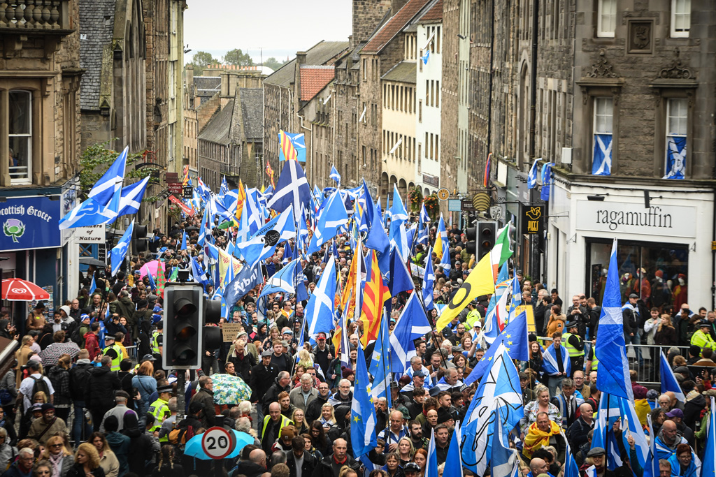 Demonstration für die schottische Unabhängigkeit in Edinburgh (Bild: Andy Buchanan/AFP)