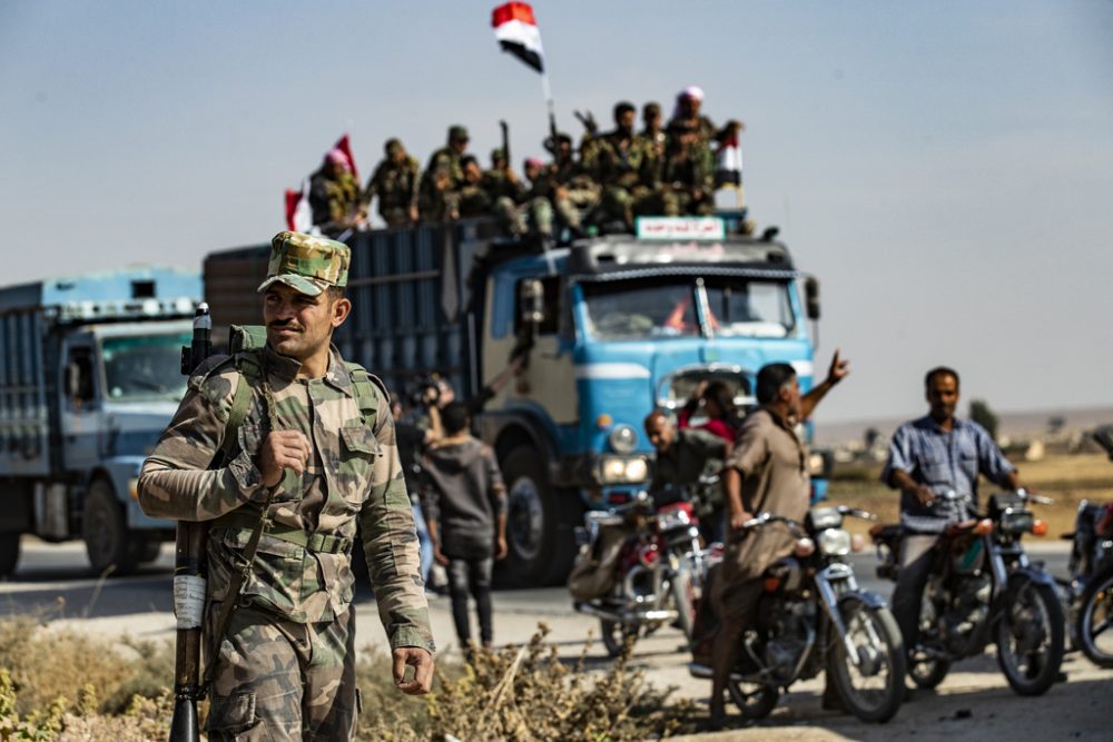 Ankunft syrischer Kräfte in Tal Tamr nahe der syrisch-türkischen Grenze am 15. Oktober (Bild: Delil Souleiman/AFP)