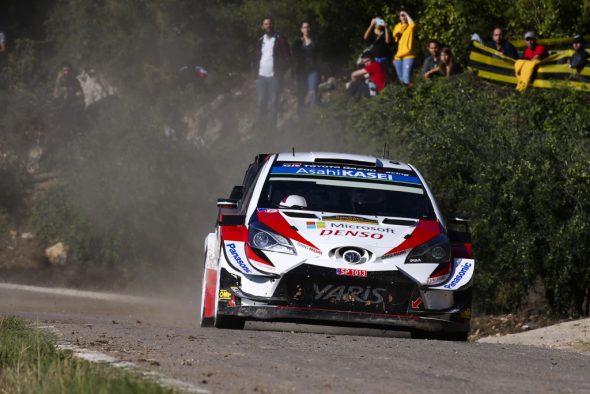 Ott Tänak liegt Samstagmittag auf Platz vier (Bild: Toyota Gazoo Racing)