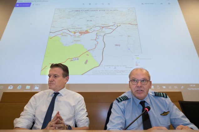 Ocam-Direktor Paul Van Tigchelt und Claude Van de Voorde im Kammerausschuss (Bild: Benoît Doppagne/Belga)