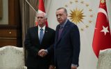 US-Vizepräsident Mike Pence mit dem türkischen Staatschef Recep Tayyip Erdogan in Ankara (Bild: Turkish Presidential Press Service/AFP)