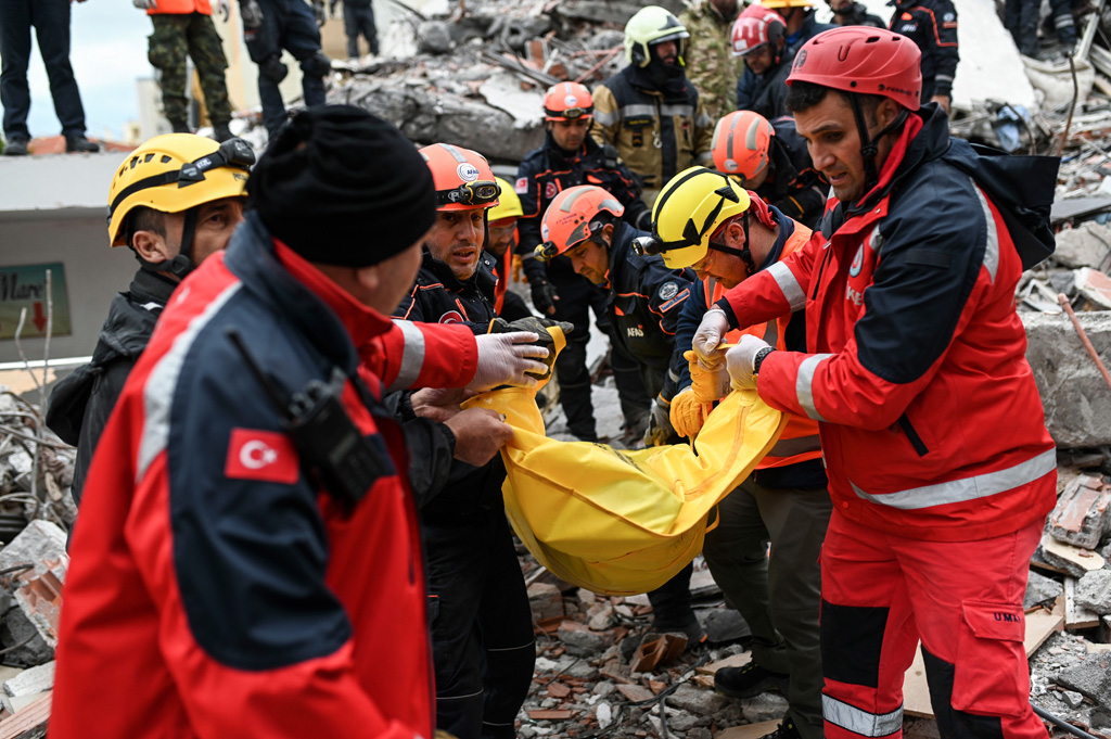 Rettungsarbeiten nach dem Erdbeben in Albanien