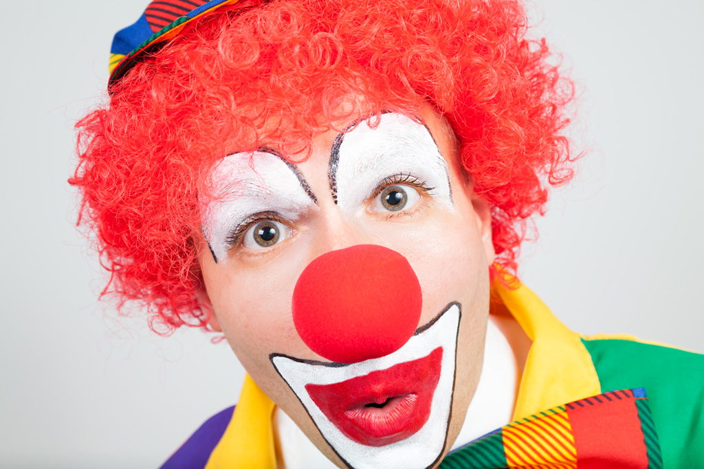 Clown mit verwundertem Gesicht