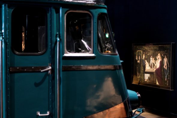 Ausstellung "Paul Delvaux, l'homme qui aimait les trains" im Museum Train World (Bild: Kenzo Tribouillard/AFP)