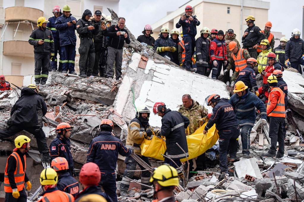 Rettungsaktionen nach dem Erdbeben in Armenien
