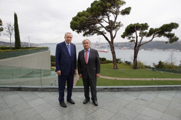 Recep Tayyip Erdogan und Antonio Guterres am 1.11.2019 in Istanbul (Bild: Turkish Presidential Press Service/AFP)