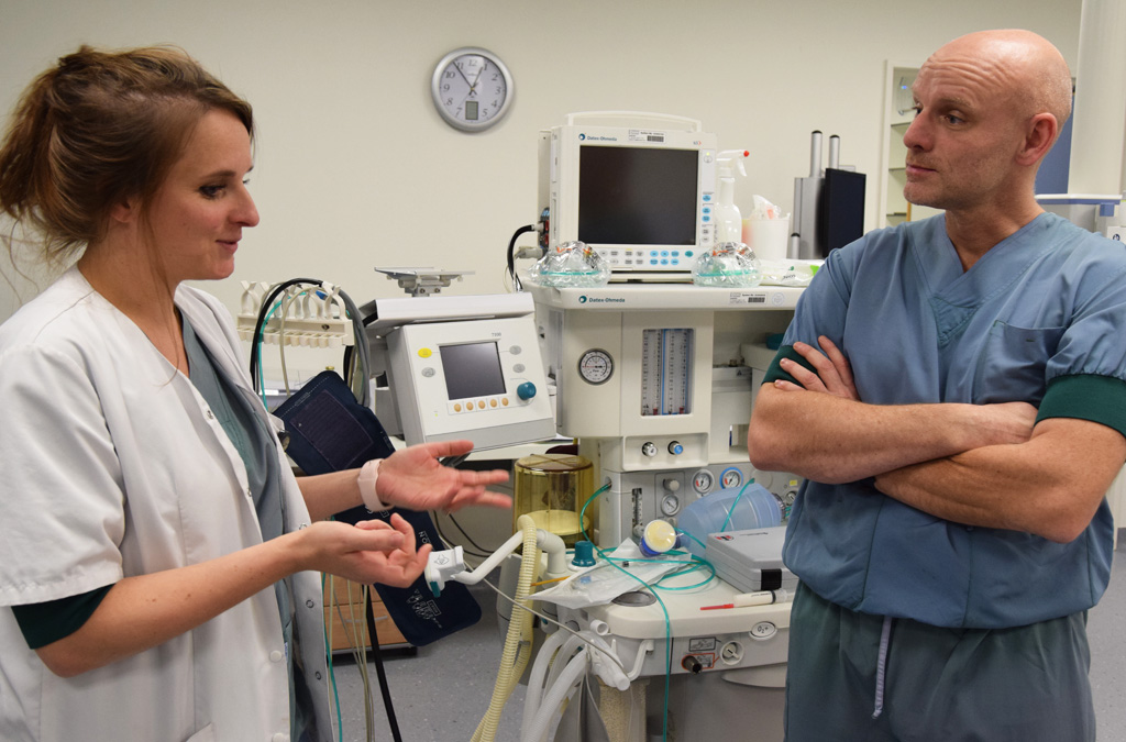 Dr. Ann-Christine Dupin und Dr. Matthias Dietze sind zwei der vier Ärzte, die am St. Nikolaus-Hospital seit Oktober Endoskopien durchführen (Bild: St.-Nikolaus-Hospital)