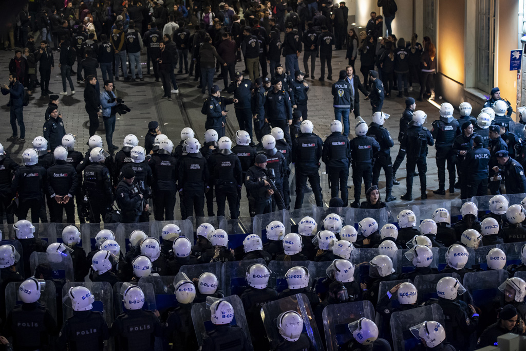 Polizei löst Demo in Istanbul auf
