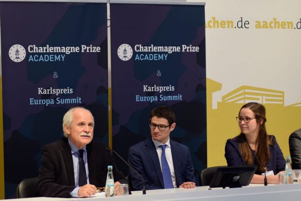 Die Karlspreis-Akademie vergibt Stipendien an Nachwuchs-Forscher 