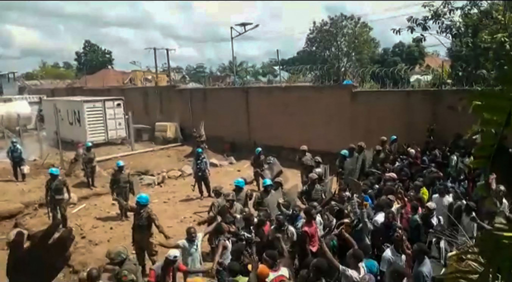 Demonstranten stürmen UN-Basis im Kongo
