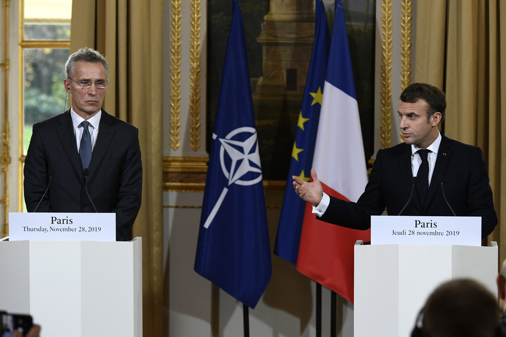 Macron und Stoltenberg (Bild: Bertrand Guay/AFP)