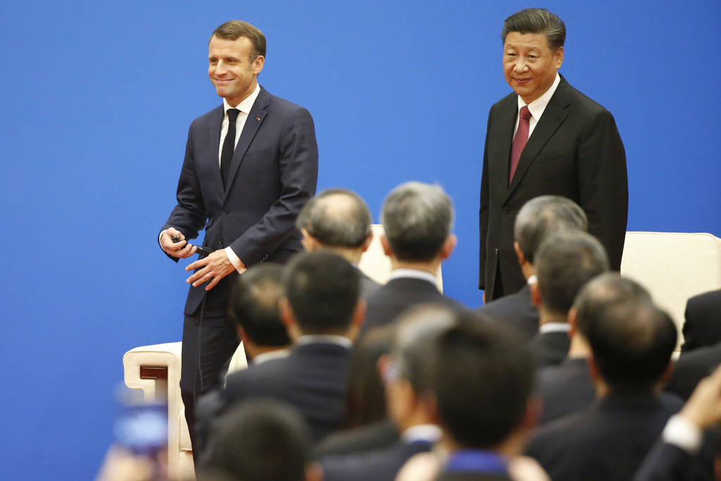 Xi Jinping und Emmanuel Macron in Peking (Bild: Florence Lo/AFP)