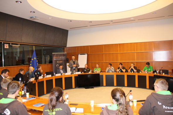 Expertenrunde zum Mercosur-Abkommen mit Junglandwirten vom Grünen Kreis Ostbelgien (Bild: Büro Arimont)
