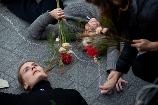 Protestaktion in Brüssel gegen Gewalt an Frauen und Frauenmorde (Bild: Nicolas Maeterlinck/Belga)
