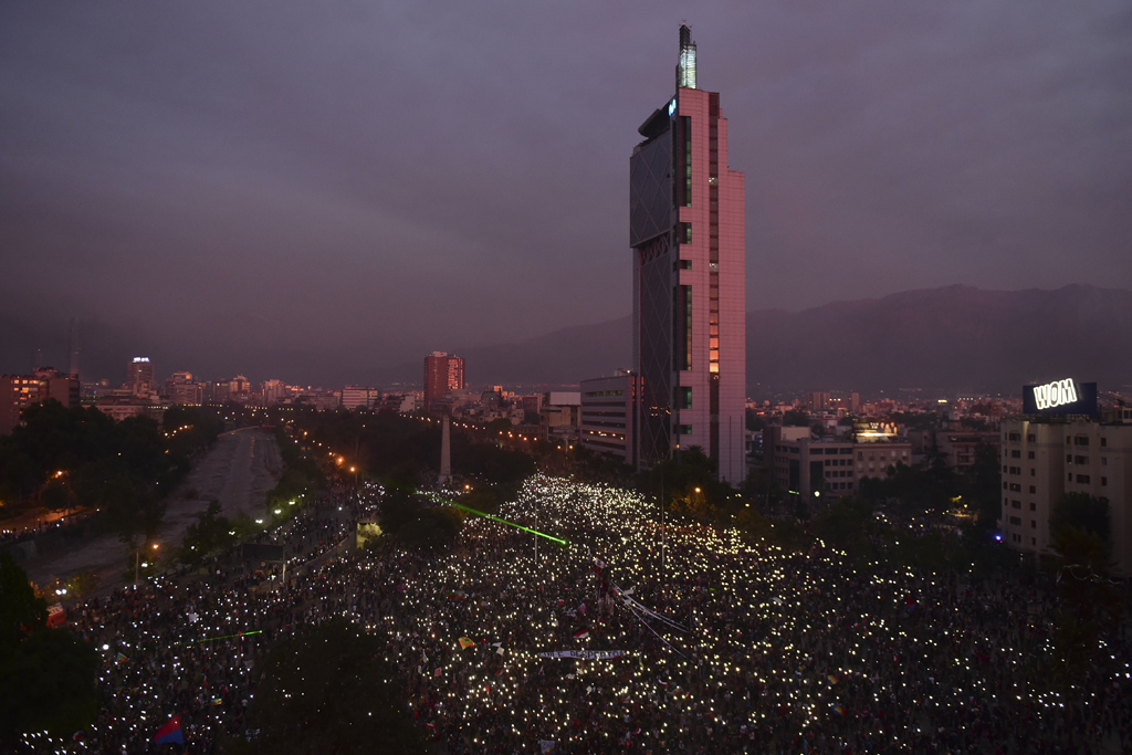 Zehntausende Chilenen protestieren gegen Ungleichheit