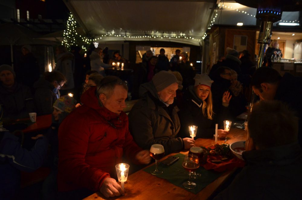 "Sing mit" beim Adventsmarkt in Raeren (Bild: Verkehrsverein Raeren)