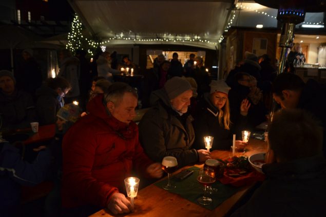 "Sing mit" beim Adventsmarkt in Raeren (Bild: Verkehrsverein Raeren)