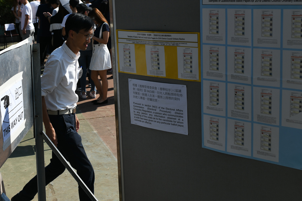 Der pro-demokratische Kandidat Eddie Chu (Foto: Philip Fong/AFP)