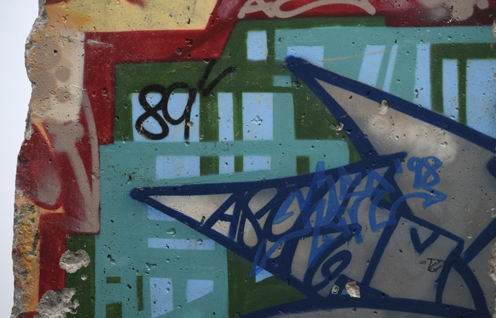 Ein Stück der Berliner Mauer im Haus der Geschichte in Bonn (Bild: Ina Fassbender/AFP)