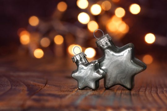 Christbaumkugeln in Sternenform