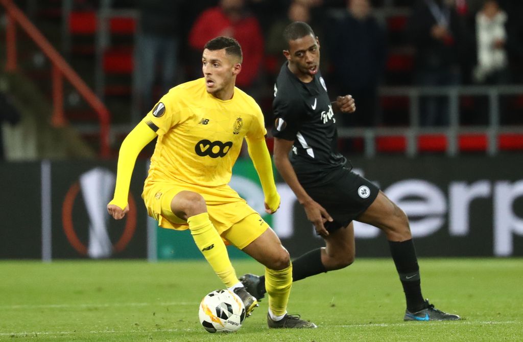 Standard's Selim Amallah and Eintracht's Gelson Fernandes fight for the ball during the match between Belgian team Standard de Liege and German club Eintracht Frankfurt e.V., Thursday 07 November 2019 in Liege, on the fourth day of the group stage of the UEFA Europa League, in group F. BELGA PHOTO VIRGINIE LEFOUR