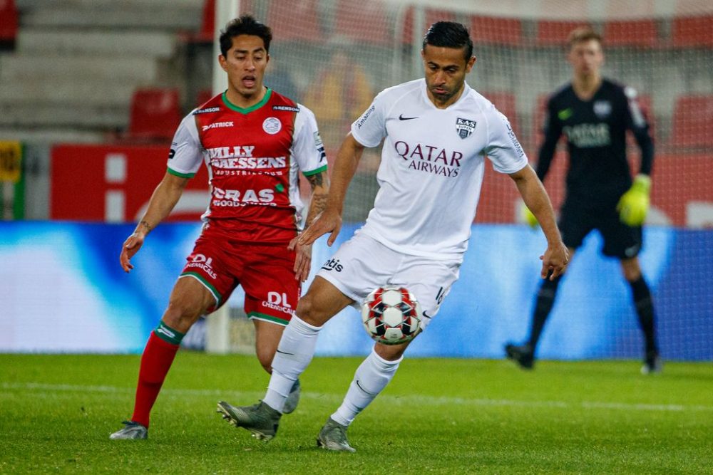 Essevee's Omar Govea and Eupen's Zarandini Ebrahimi fight for the ball during a soccer match between Zulte Waregem and KAS Eupen, Saturday 30 November 2019 in Waregem, on day 17 of the 'Jupiler Pro League' Belgian soccer championship season 2019-2020. BELGA PHOTO KURT DESPLENTER