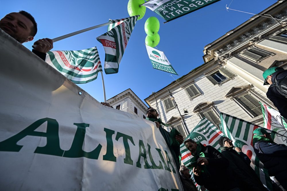 Alitalia-Mitarbeiter protestieren in Rom (10. Dezember, Bild: Vincenzo Pinto/AFP)