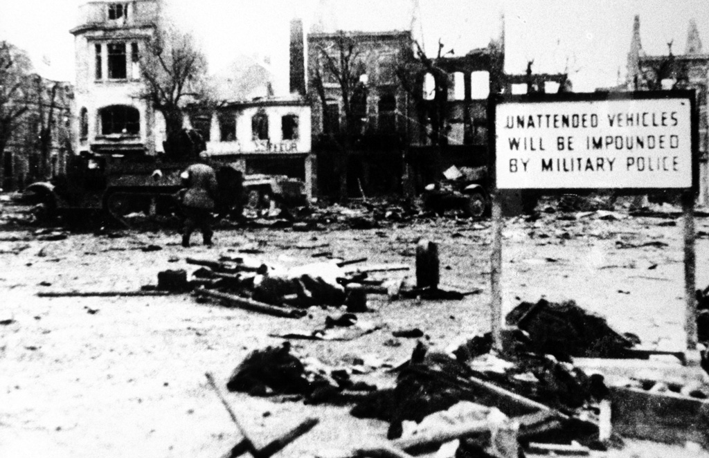Zweiter Weltkrieg - Platz McAuliffe in Bastogne nach der Ardennenoffensive (Bild: Belga-Archiv)