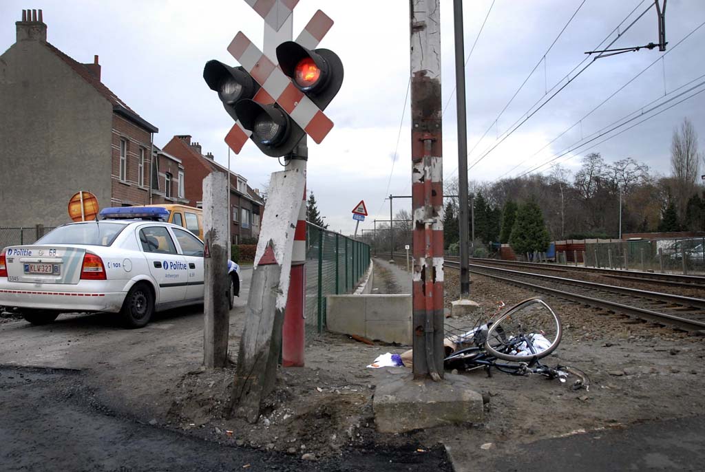 Immer wieder kommt es an Bahnübergängen zu Unfällen (Archivbild: Patrick De Roo/Belga)